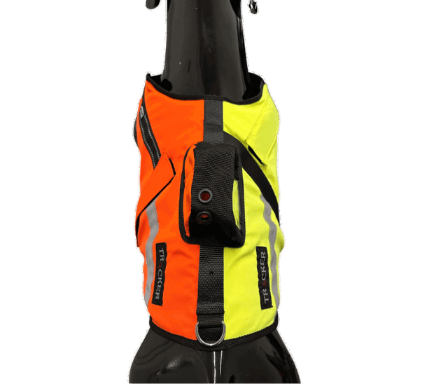 Picture of floating dog vest Tracker Luoto on a plastic dog